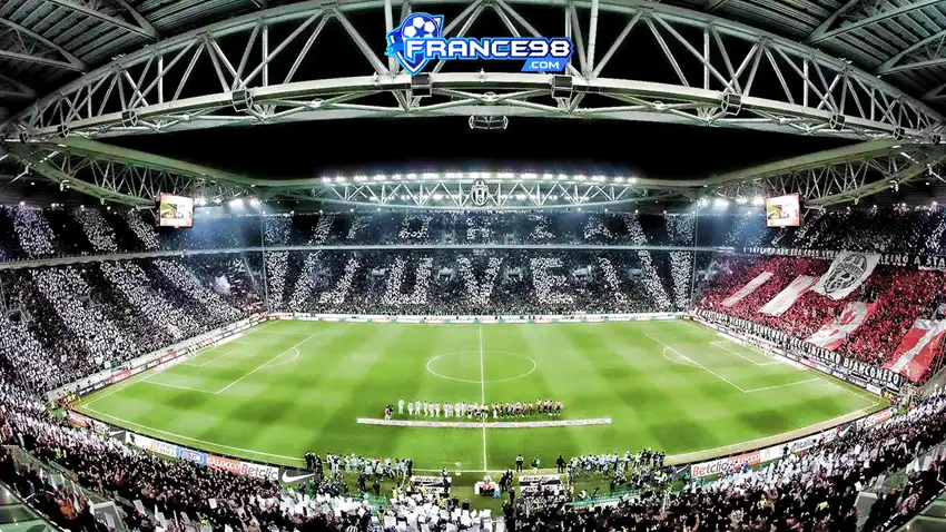 Bầu không khí bóng đá cuồng nhiệt tại sân nhà Juventus